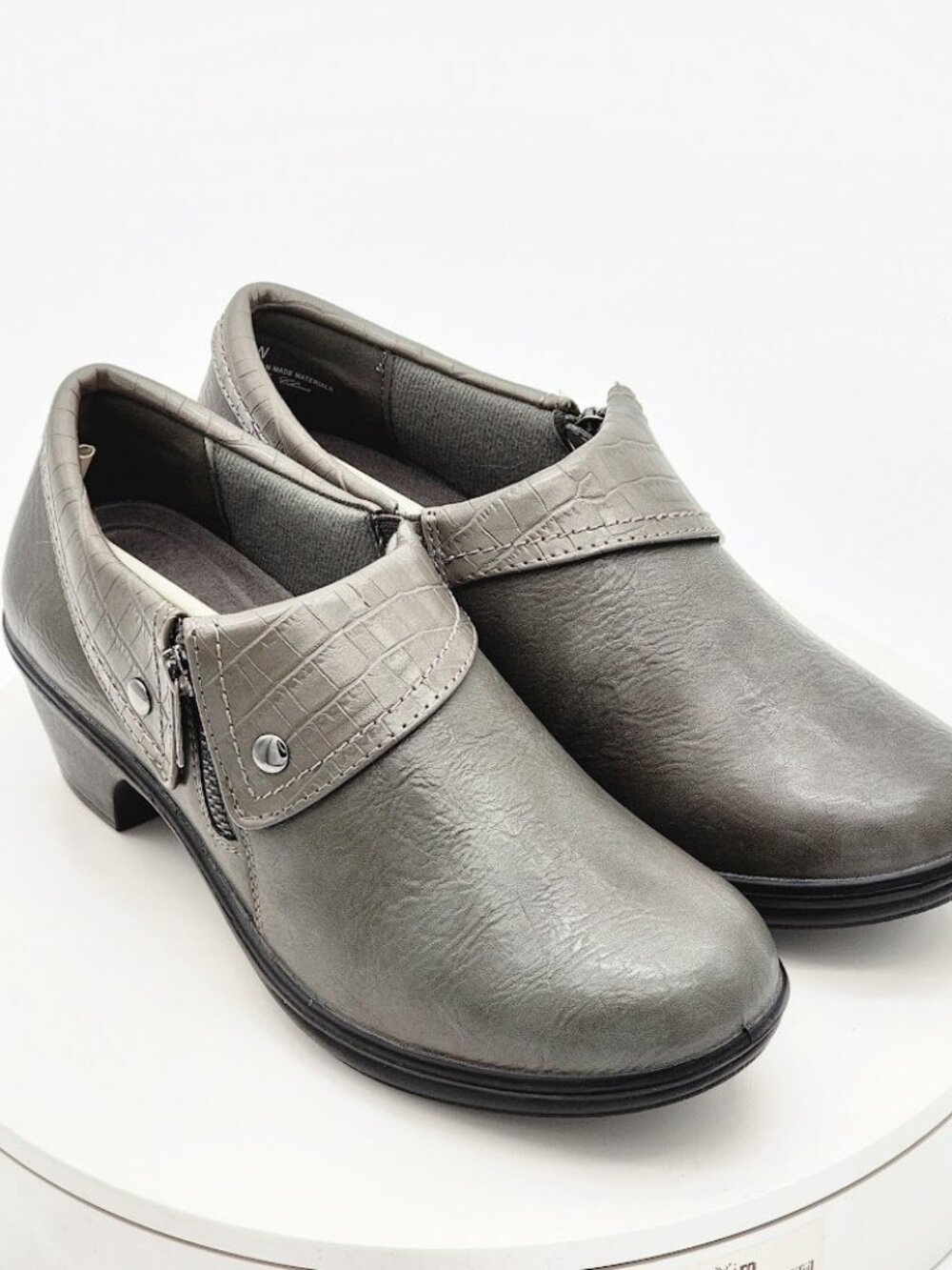 Easy Street Darcy Grey Croc Comfort Shoes Women’s Size 8 WW Extra Wide